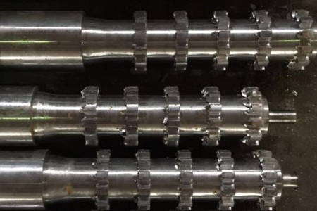 注塑機螺桿上的粘料如何去除?小編來支招!